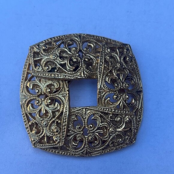 Vintage Baroque Style Filigree Scarf Clip in Gold Plated Metal - Picture 3 of 4